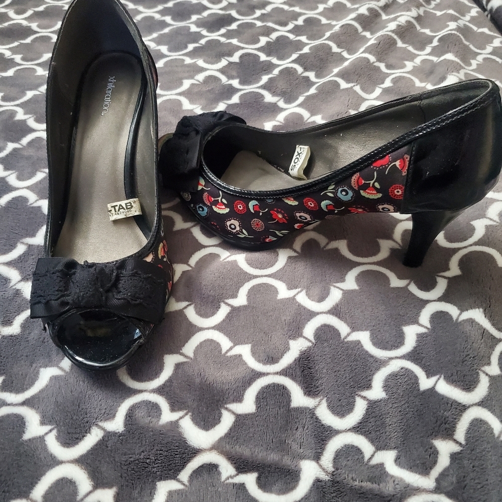 Heels - Picture 2 of 2